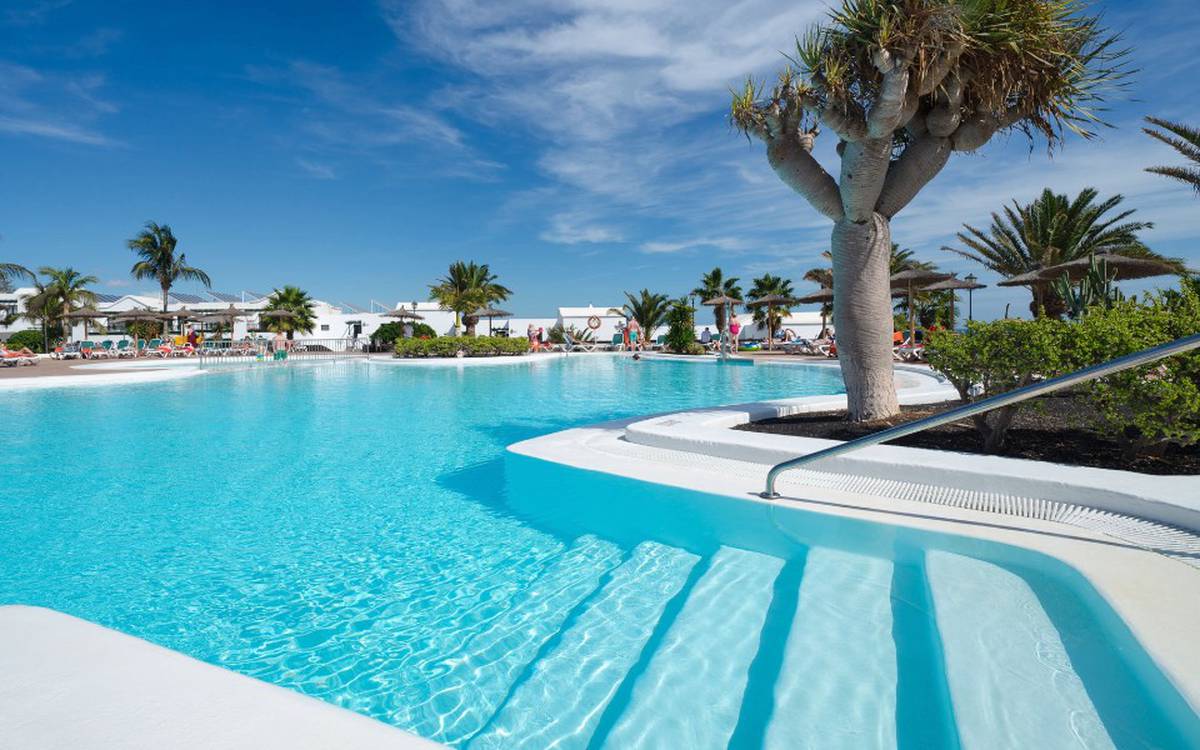 Dos piscinas Hotel ILUNION Costa Sal Lanzarote Puerto del Carmen